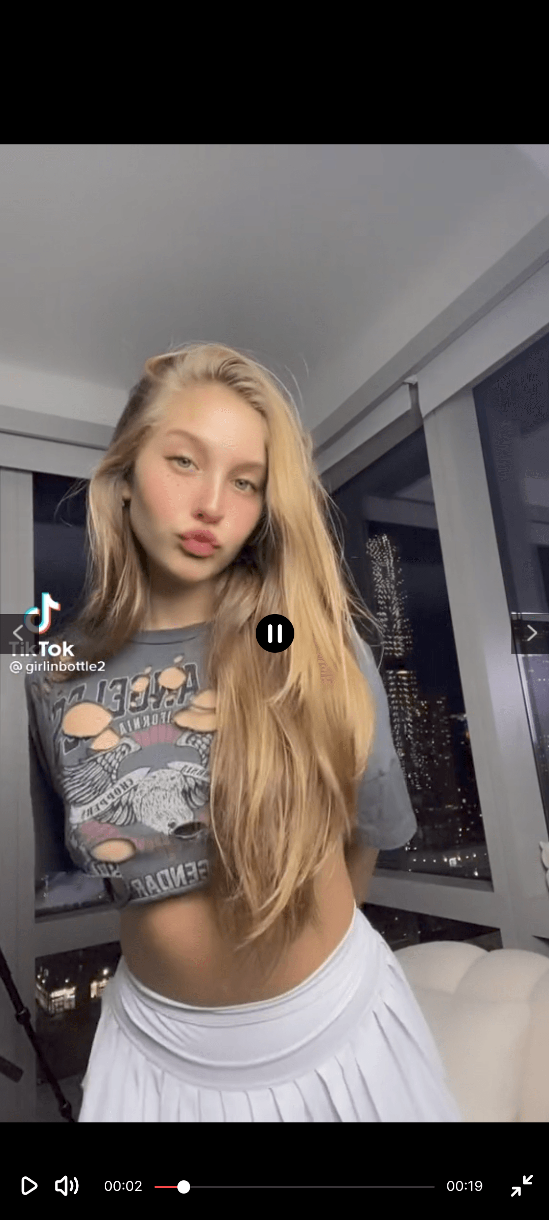 TikTok Nipslip girlinbuttle2