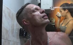 Me masturbava pensando minha sobrinha-postiça em casa
